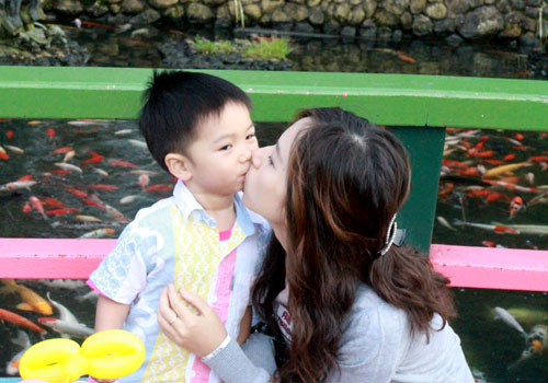 kiss Edison kiss Edison